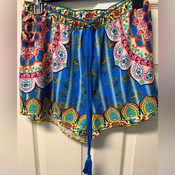 FLYING TOMATO 🍅 BOHEMIAN SHORTS W TASSEL TIE
SIZE MEDIUM NEW w/o tags. - Picture 1 of 6